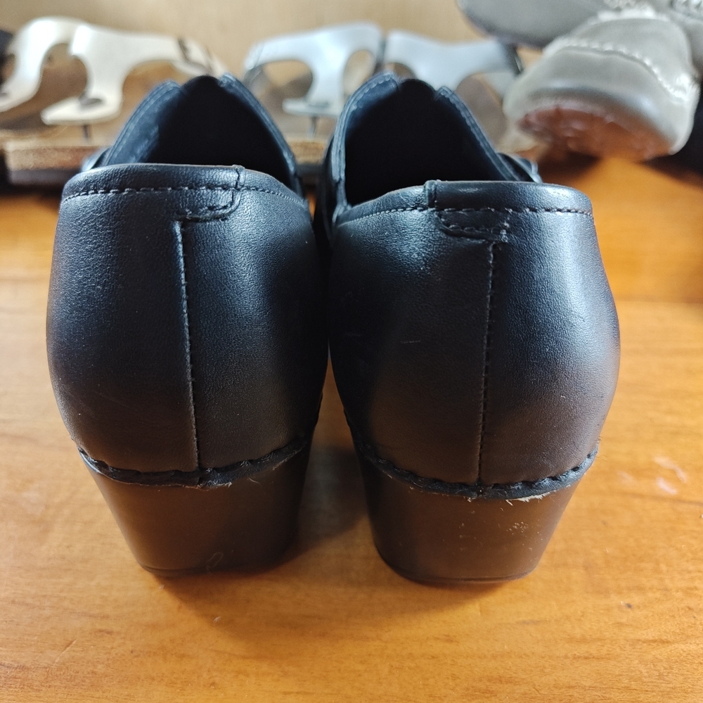 Dansko Solstice Black Leather Split Toe Button Strap Clog – Women’s Size 39 - Picture 5 of 12